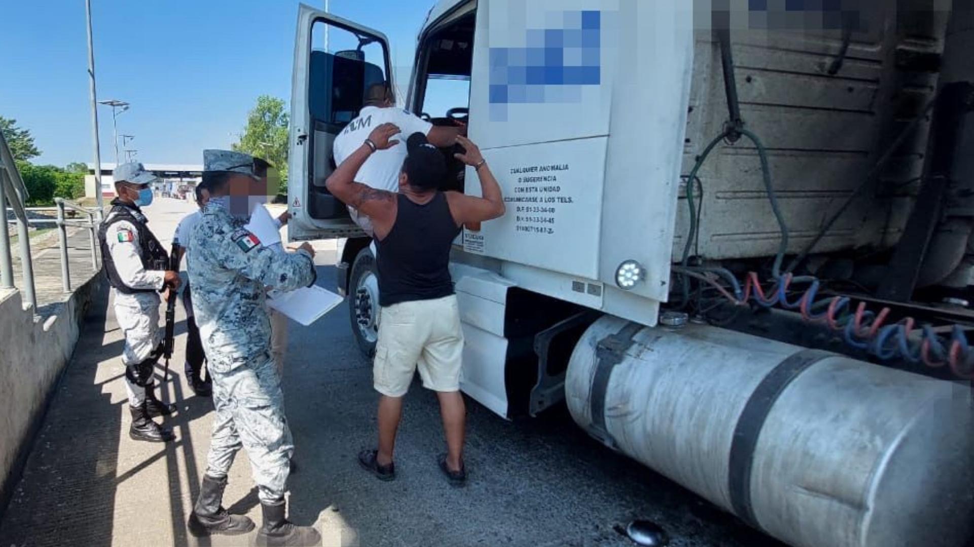 México: detienen a cubanos ocultos en camión. Foto: INM