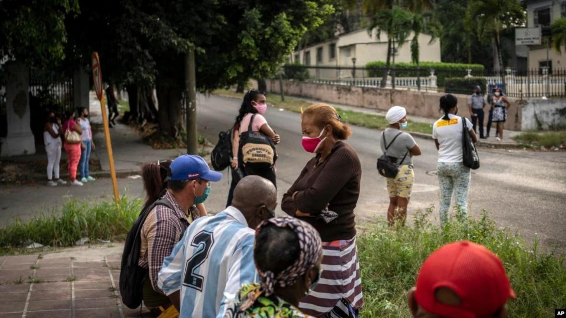 Familiares en el Juzgado (AP).jpg