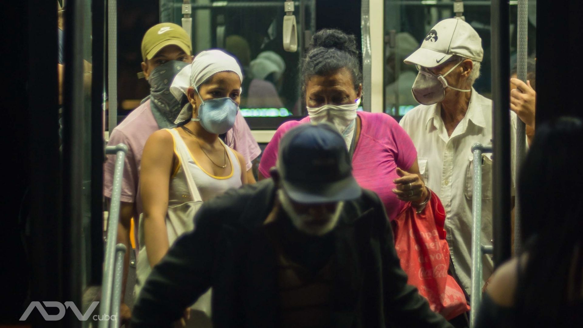 El activista cubano Adelth Bonne pidió ayuda para las personas en situación de calle en la Isla, ya que serán las más afectadas por las bajas temperaturas