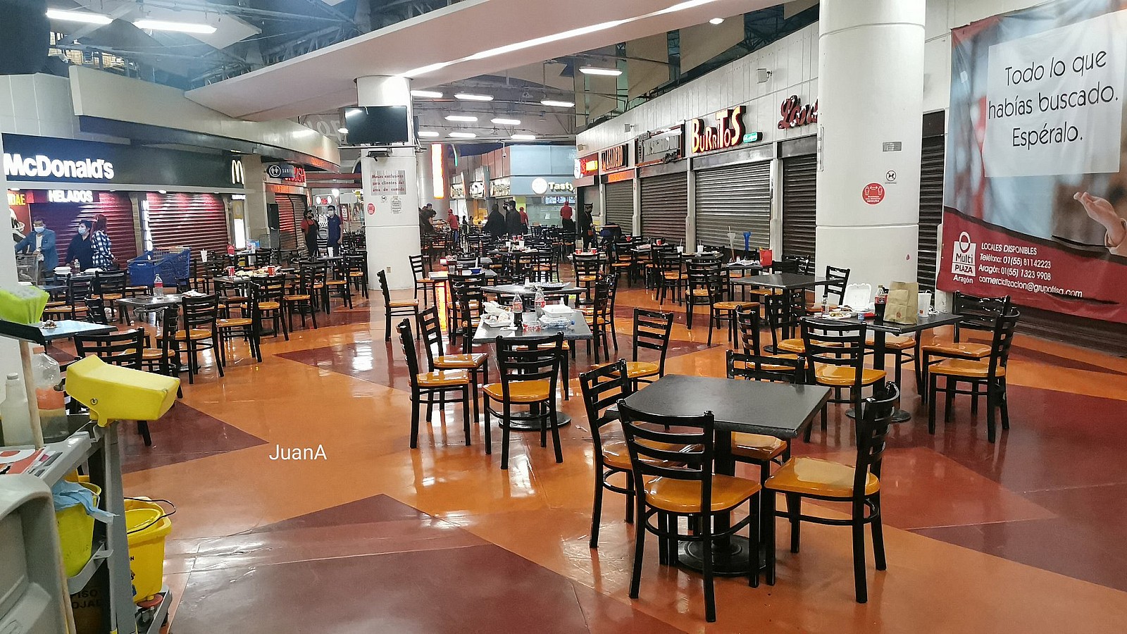 Tiroteo genera pánico en plaza comercial mexicana