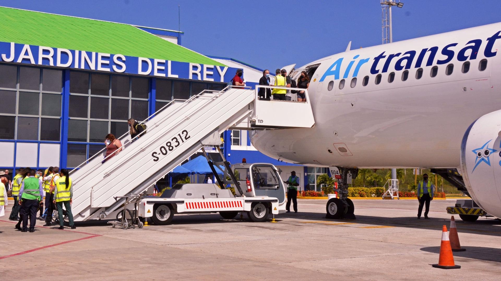 Avión de aerolínea canadiense Transat en Ciego de Ávila