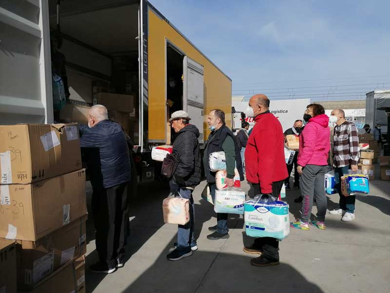 Silvio Rodríguez y simpatizantes del régimen envían donaciones desde España