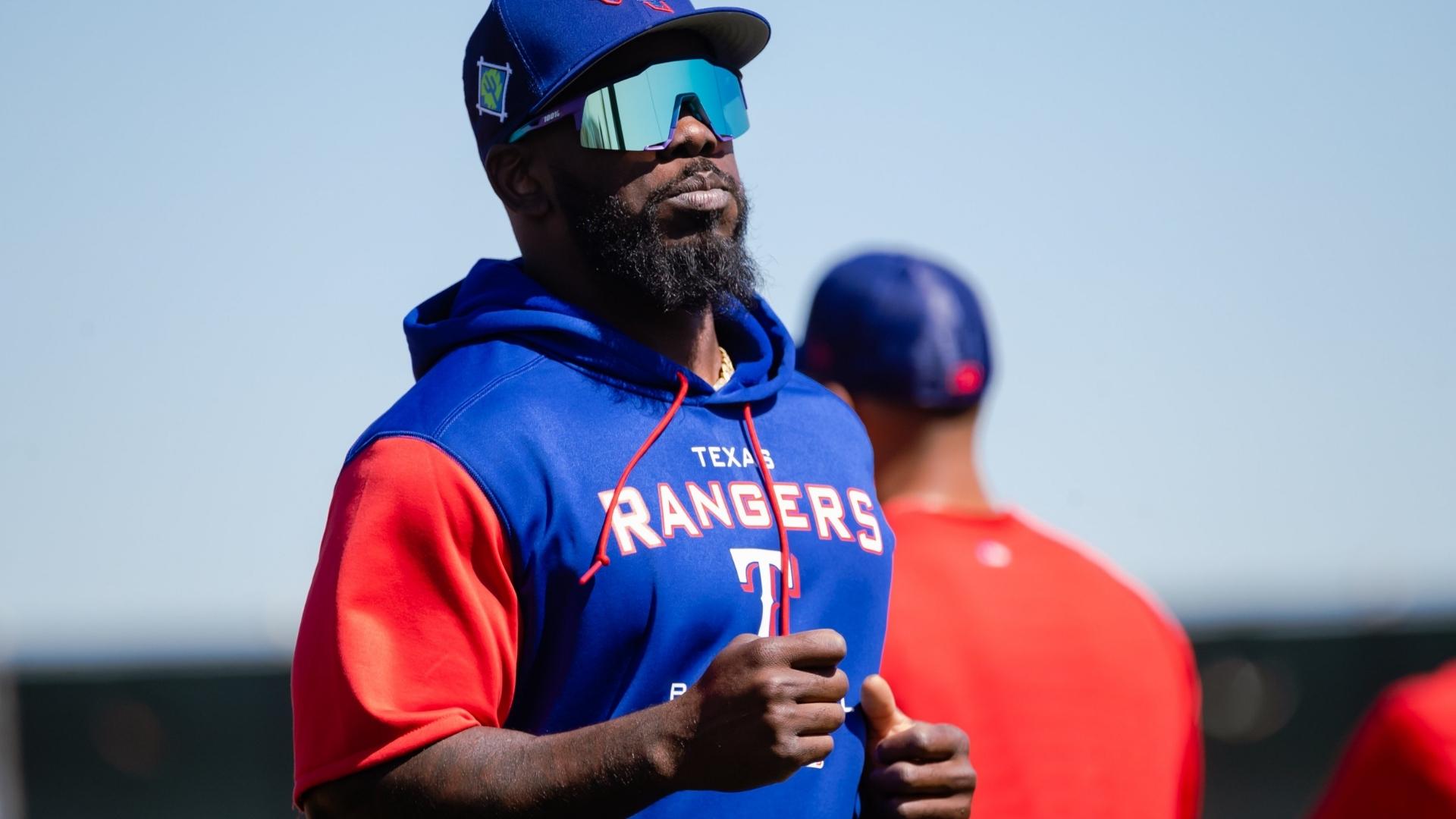 Texas Rangers renuevan a cubano Adolis García