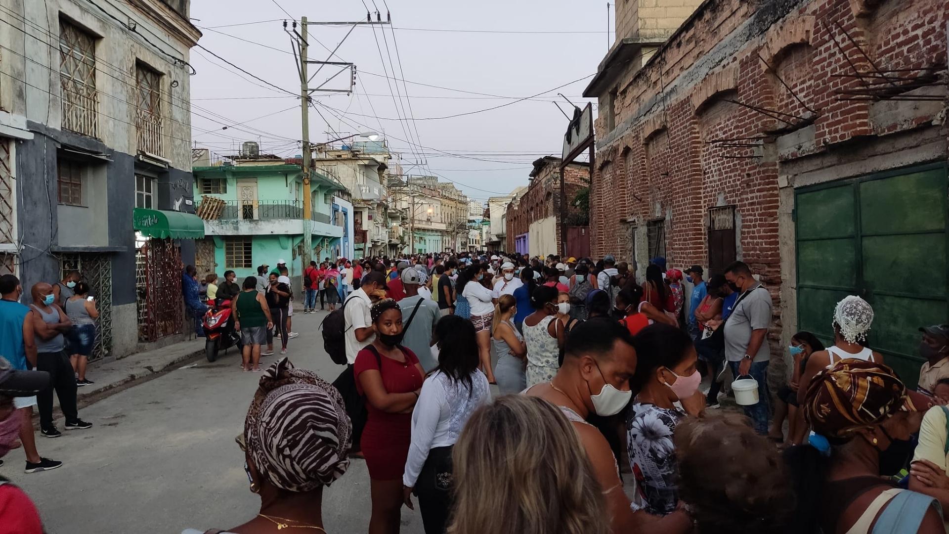Habana: cubanos rodean mercado Cuatro Caminos