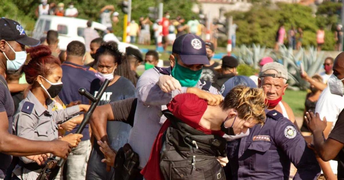 Represión a las protestas del 11 de julio en La Habana. MARCOS ÉVORA