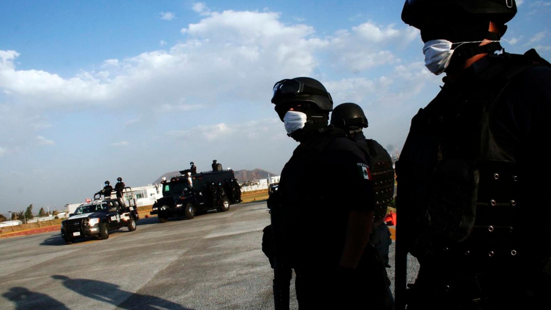 Policías contra narcos en México. Foto: Jesús Villaseca Pérez