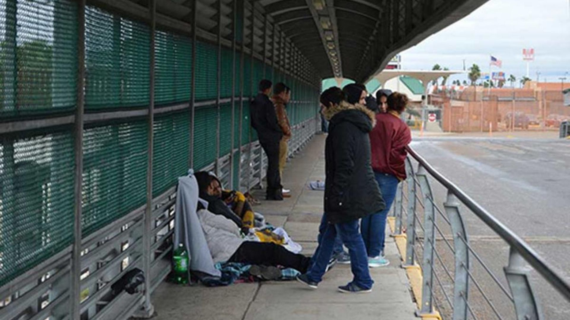 Por su parte la Administración Biden ordenó la liberación masiva de migrantes cubanos, venezolanos, nicaragüenses y algunos colombianos 