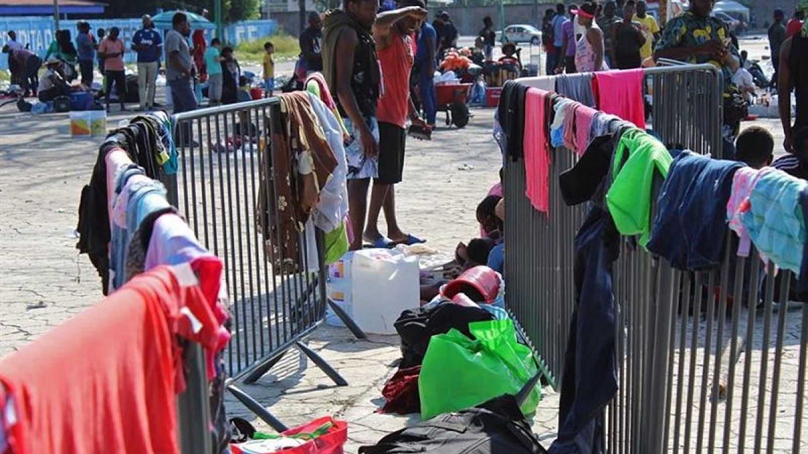 Un grupo de 50 migrantes estableció un campamento a las afueras de las oficinas del INM | EFE / Archivo