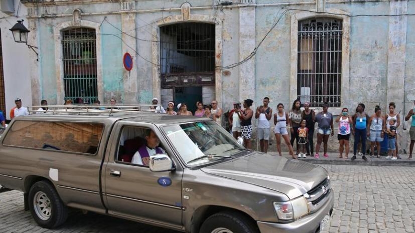 Activista denuncia falta de carros fúnebres. Foto: EFE