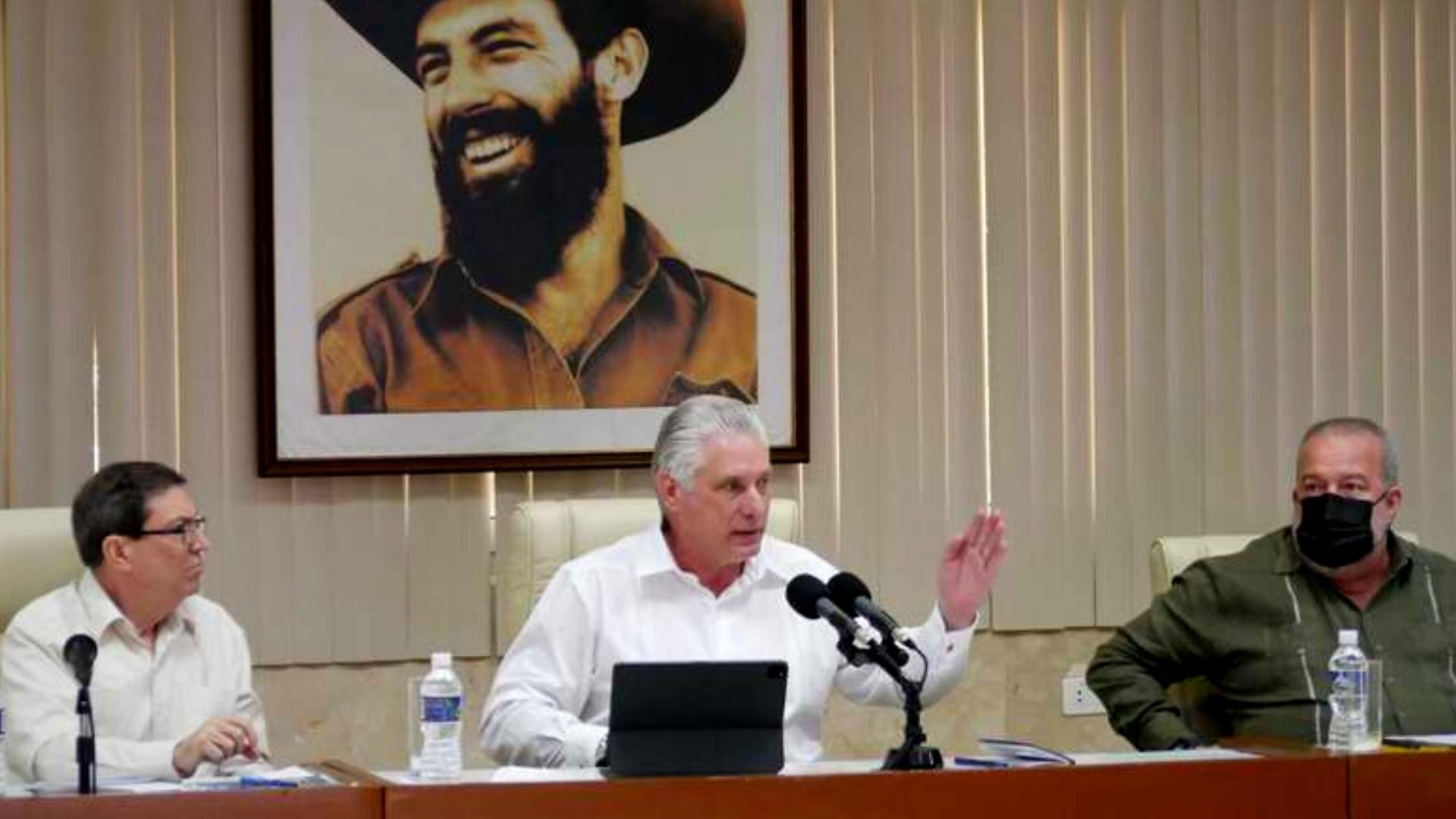 Bruno Rodríguez, Díaz Canel y Marrero en reunión del Minrex. Foto: Estudios Revolución