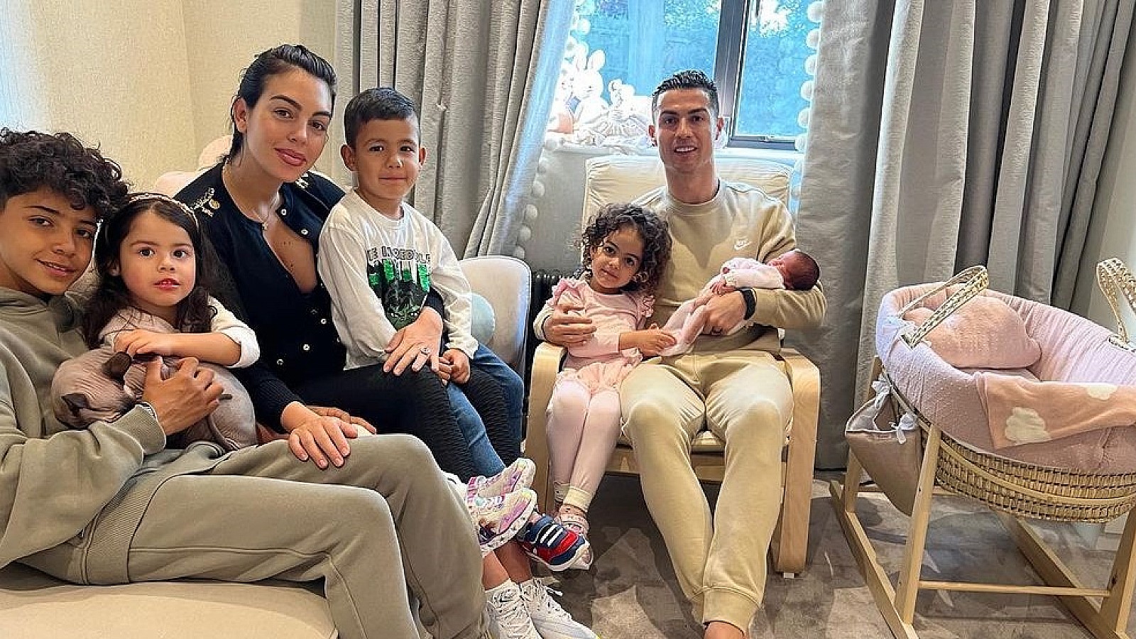 Cristiano reaparece en familia tras tragedia