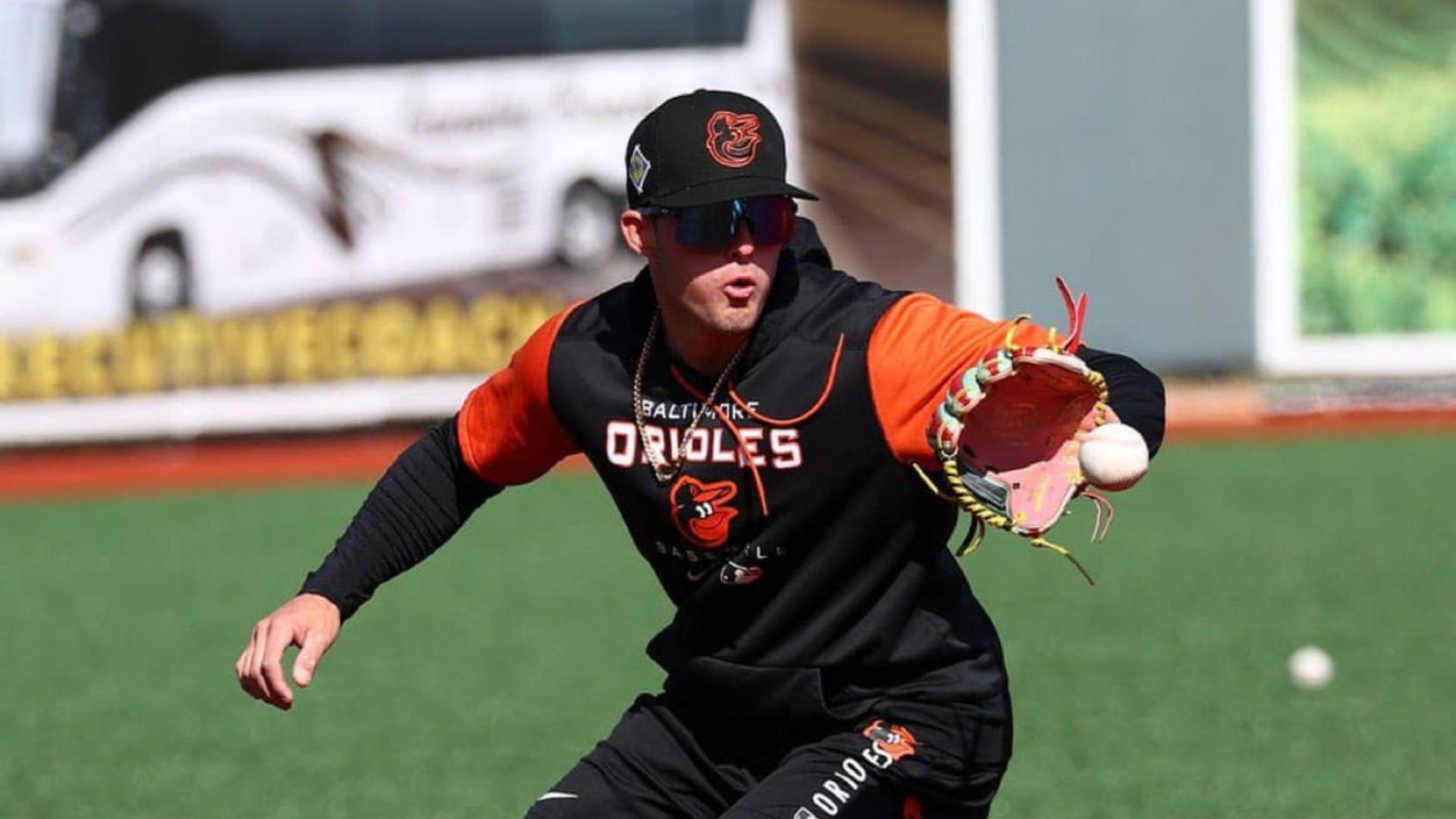 César Prieto entrena con Orioles.