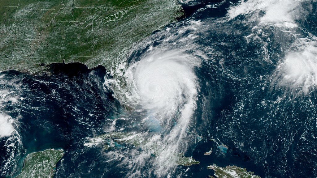 Huracán en el Atlántico Norte.jpg