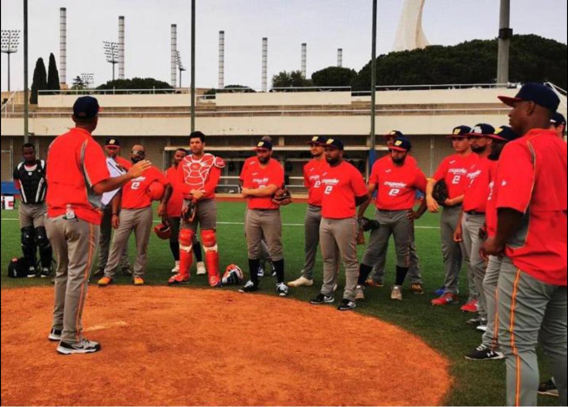 Equipo español de béisbol con cubanos. Foto: redes de Francys Romero