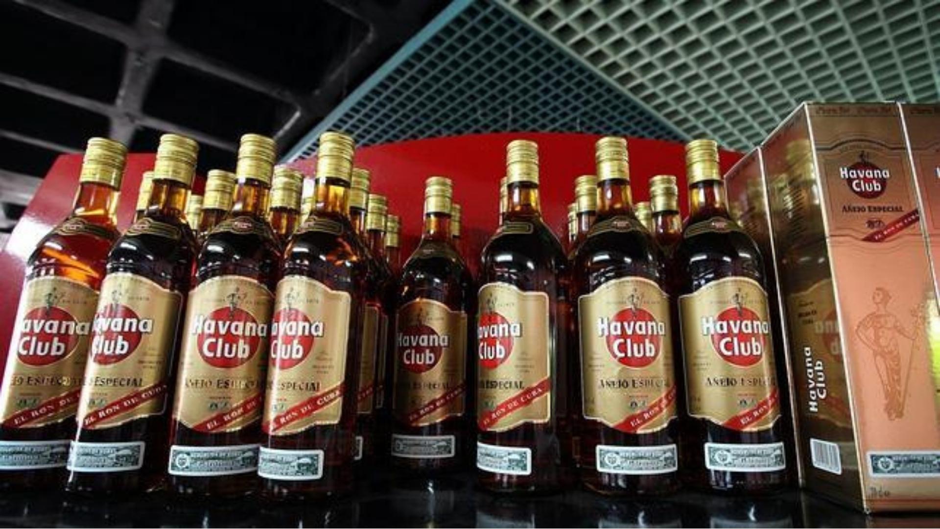 Confiscan tabaco y licor cubanos en Miami