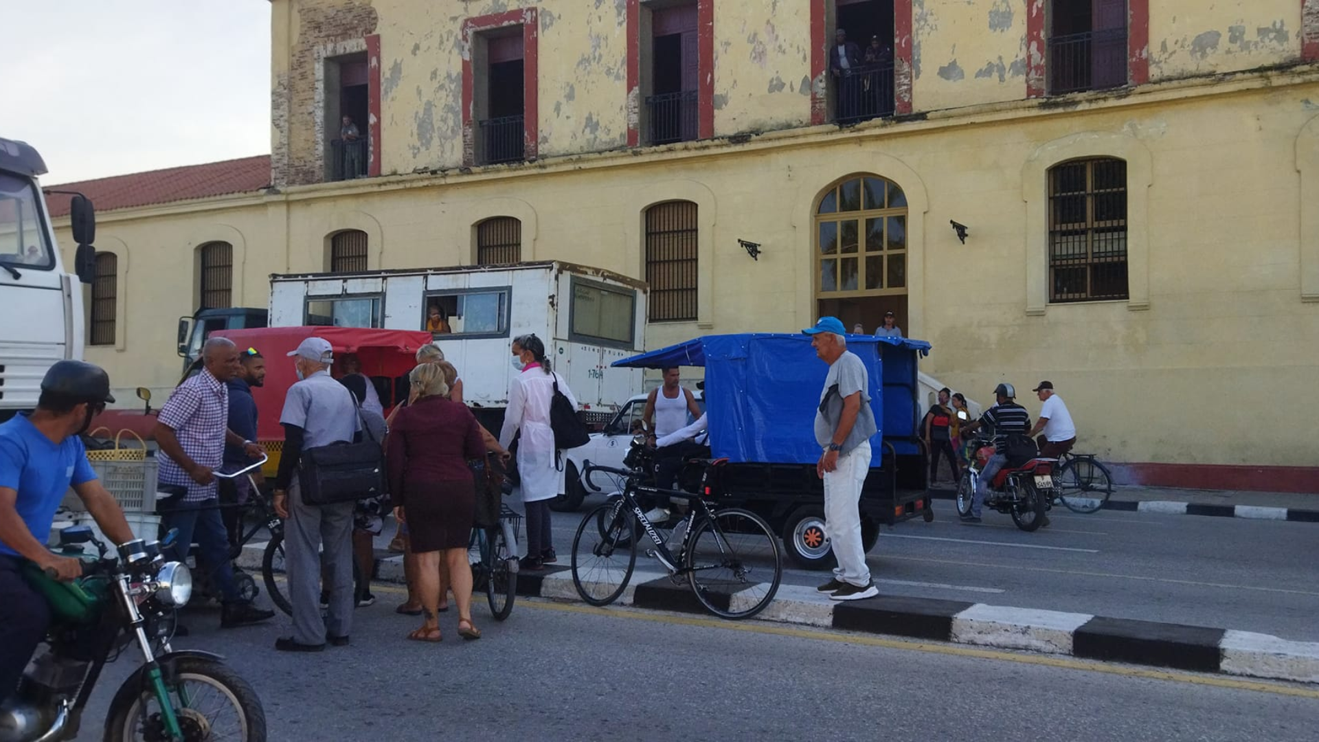  Un camión protagoniza dos accidentes en menos de 48 horas