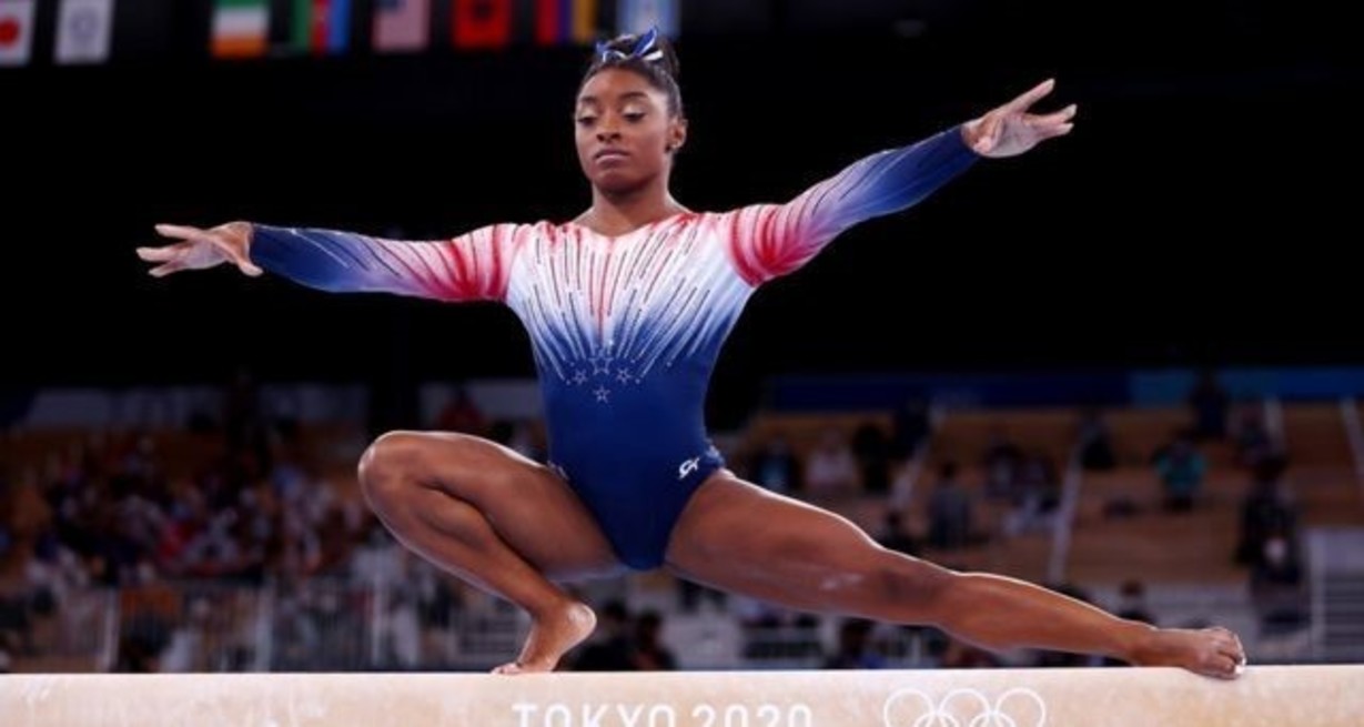 Abuso sexual a gimnastas: Simone Biles lidera millonaria demanda contra el FBI