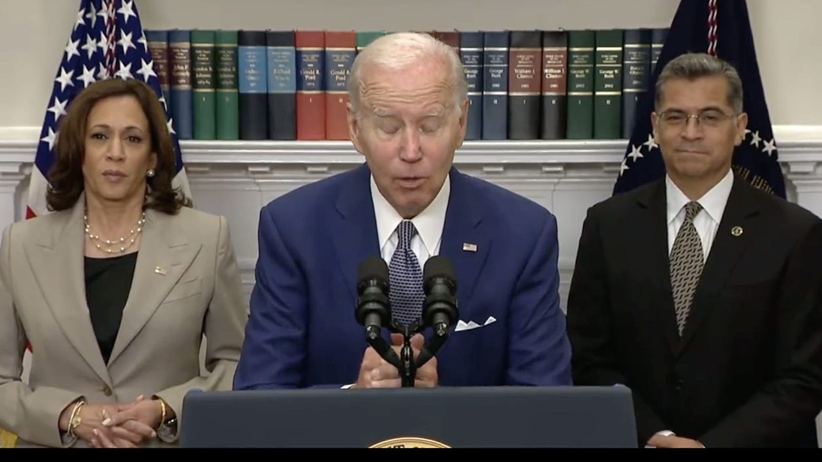 El presidente Biden lee del teleprompter | Twitter/Image Capture