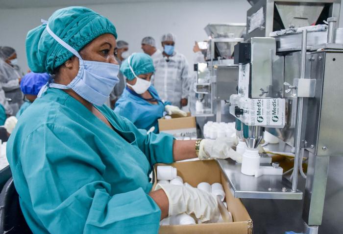 Fábrica de medicamentos en Cuba (Granma)