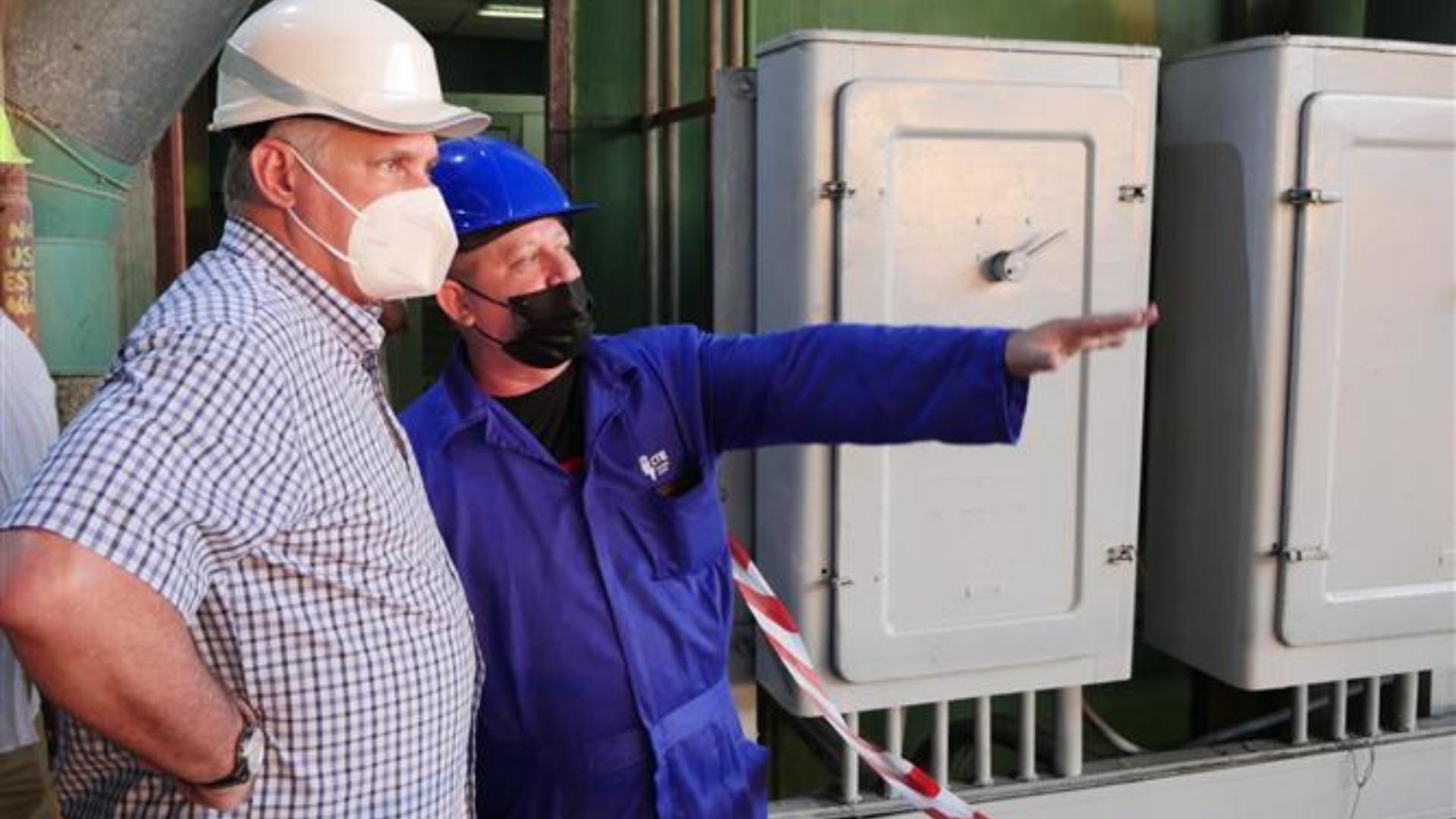 Presidente Díaz Canel en termoeléctrica.