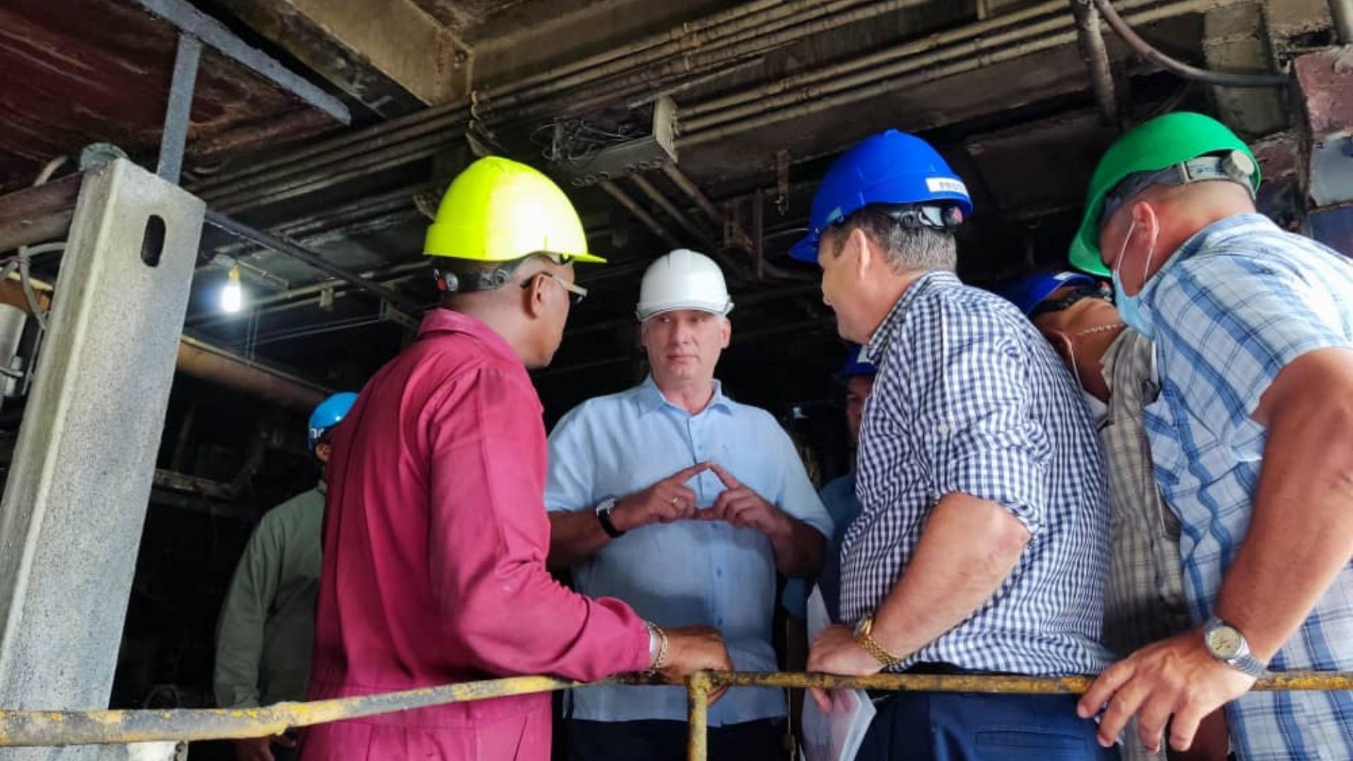 Díaz Canel en termoeléctrica cubana.