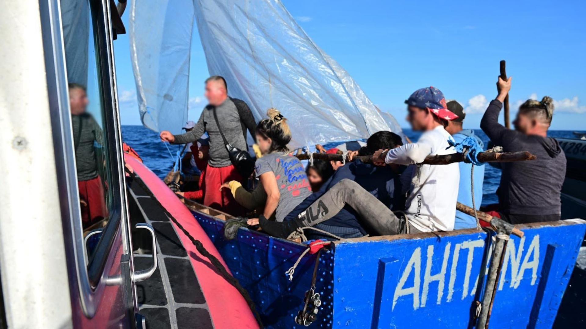 Detienen a migrantes ante avance de huracán