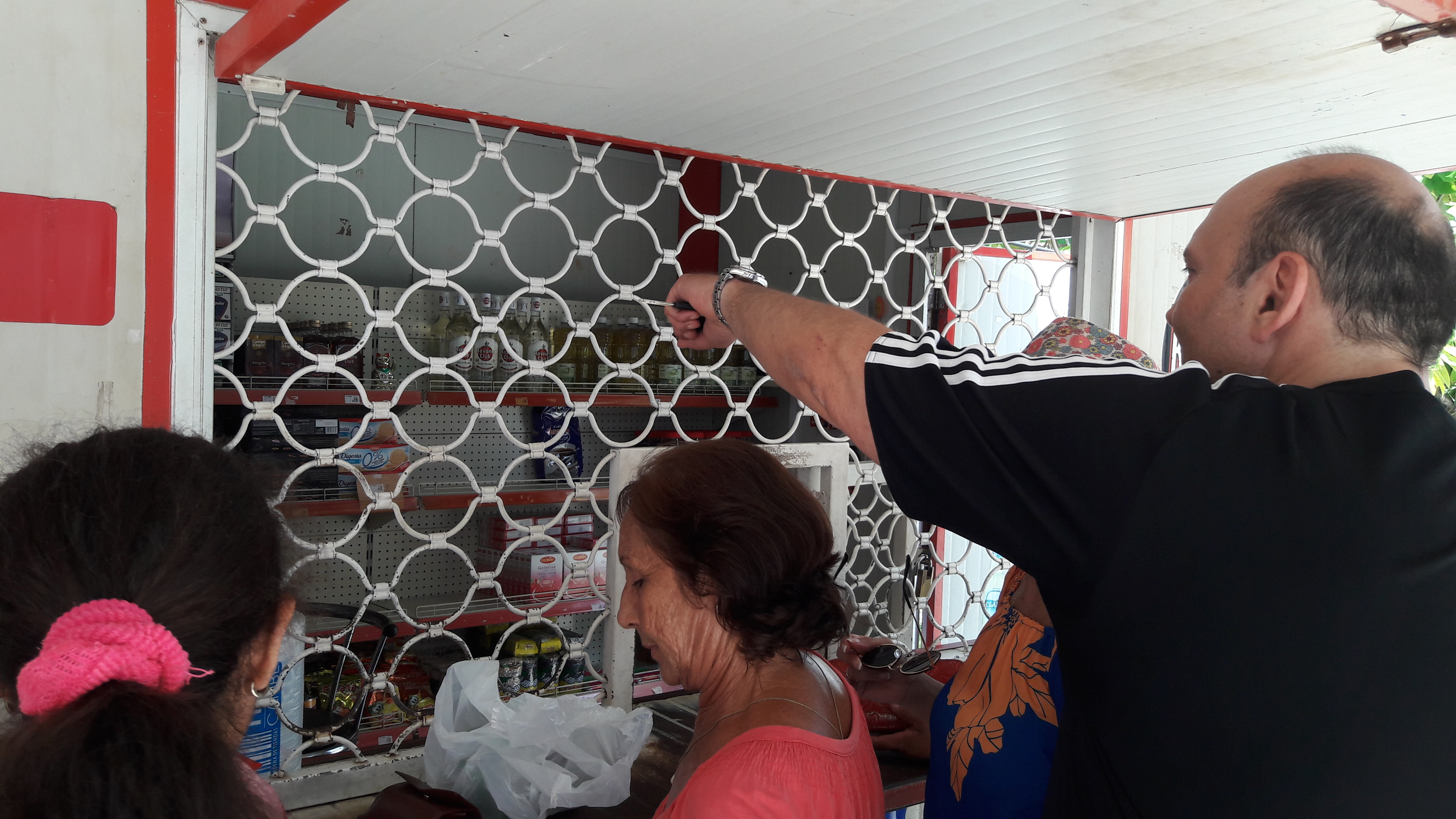 Una tienda TRD en La Habana. /Foto: Yunia Figueredo. ADN CUBA