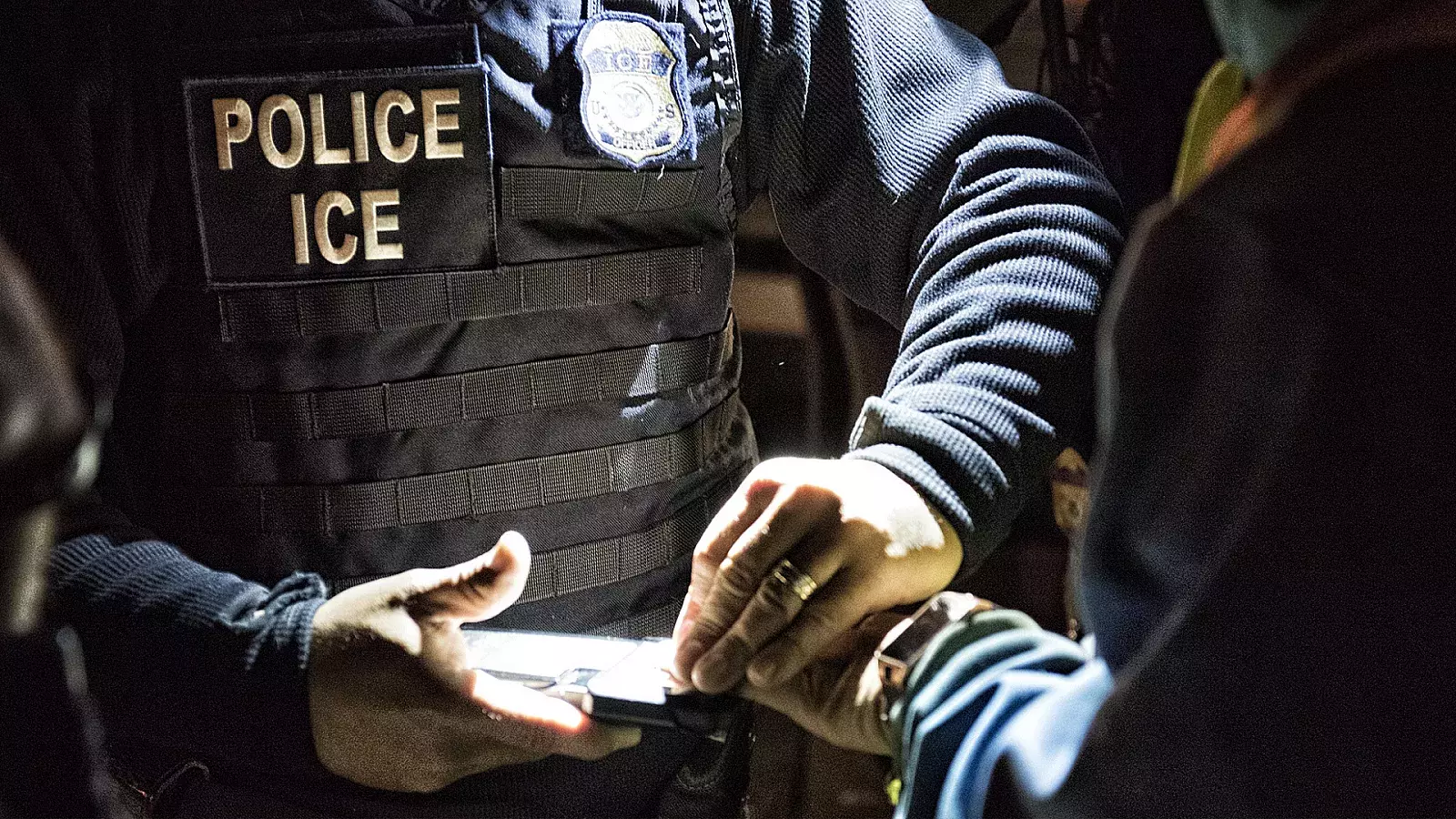 ICE deportando migrantes en EE.UU