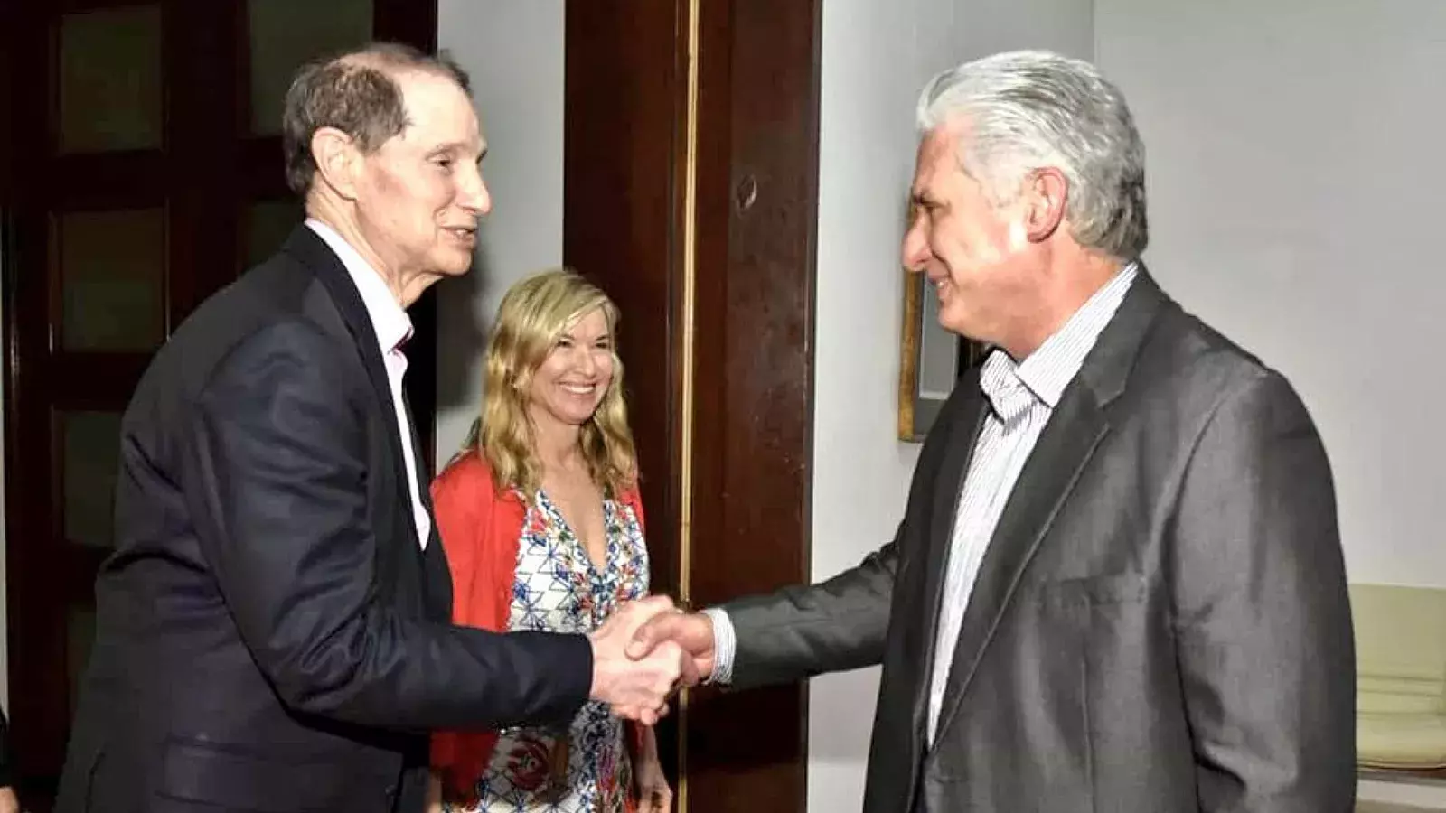 Díaz-Canel en La Habana con senador demócrata y antiembargo Ron Wyden