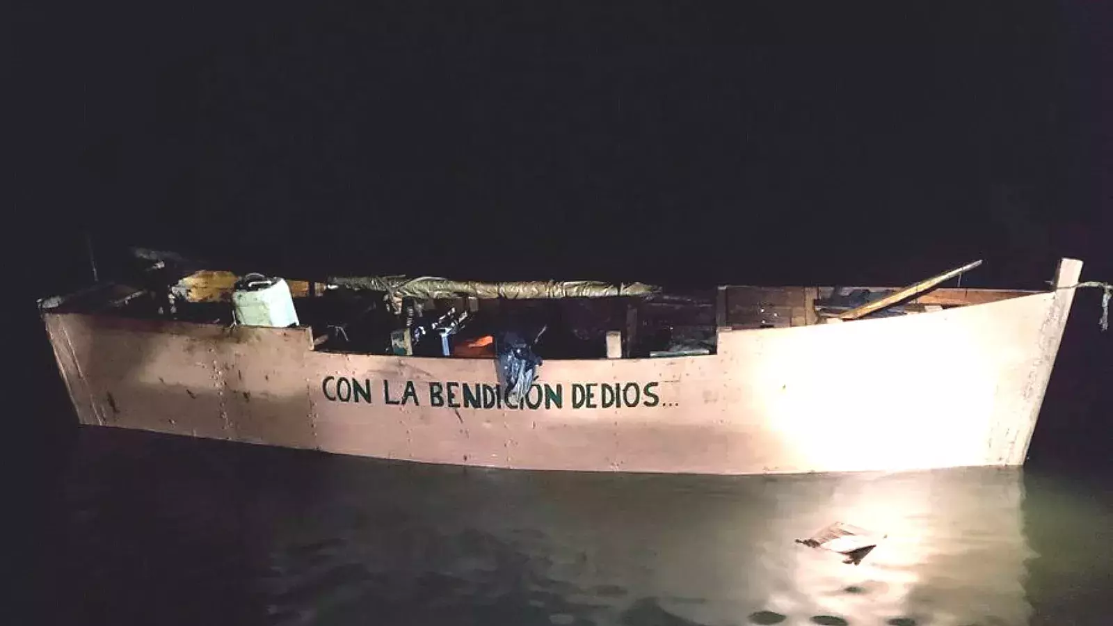 Bote de balseros cubanos en Navidad