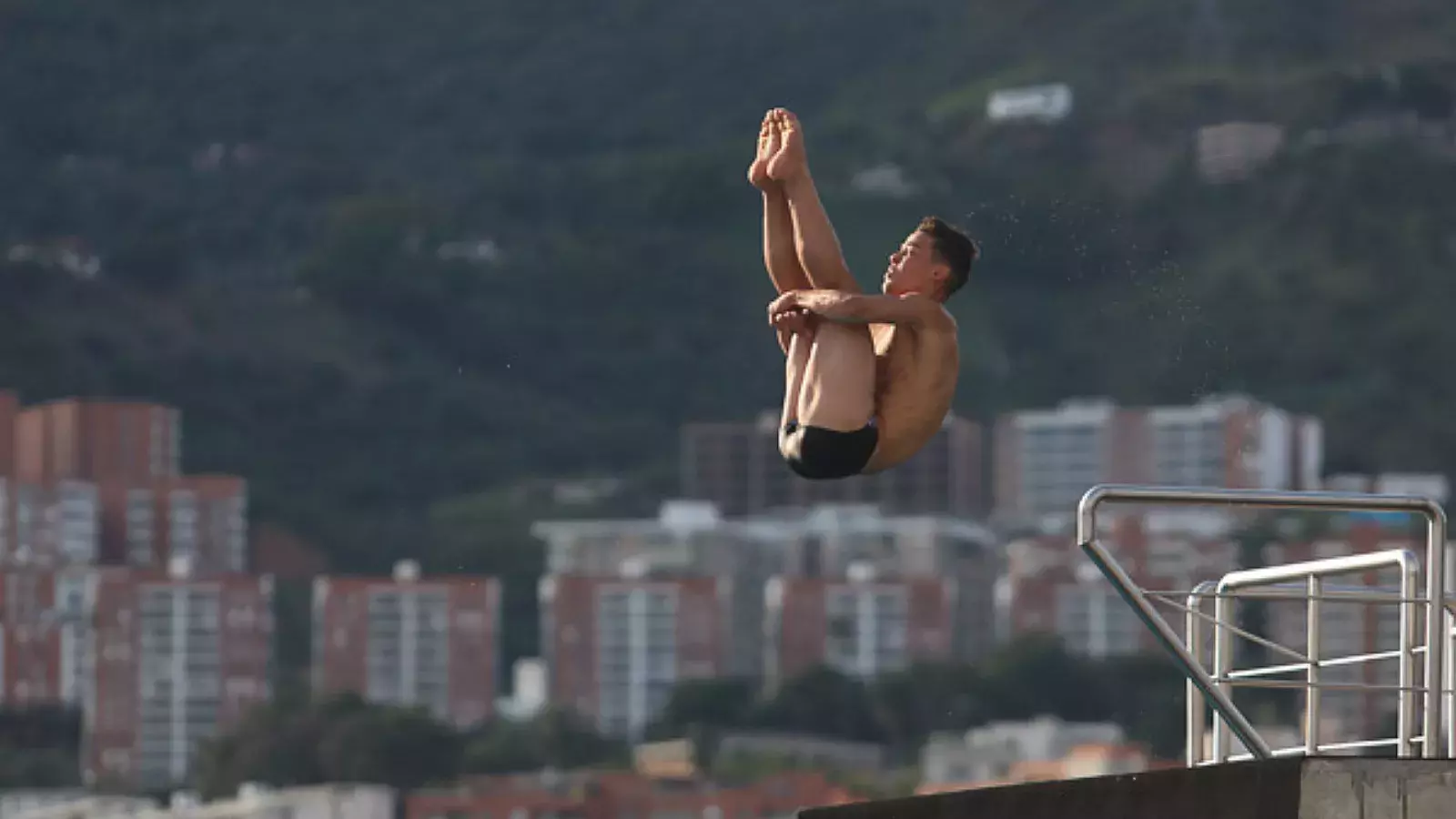 Joven clavadista cubano accidentado