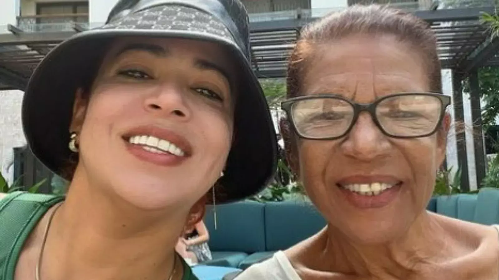 Cuqui la Mora con su madre en Dominicana