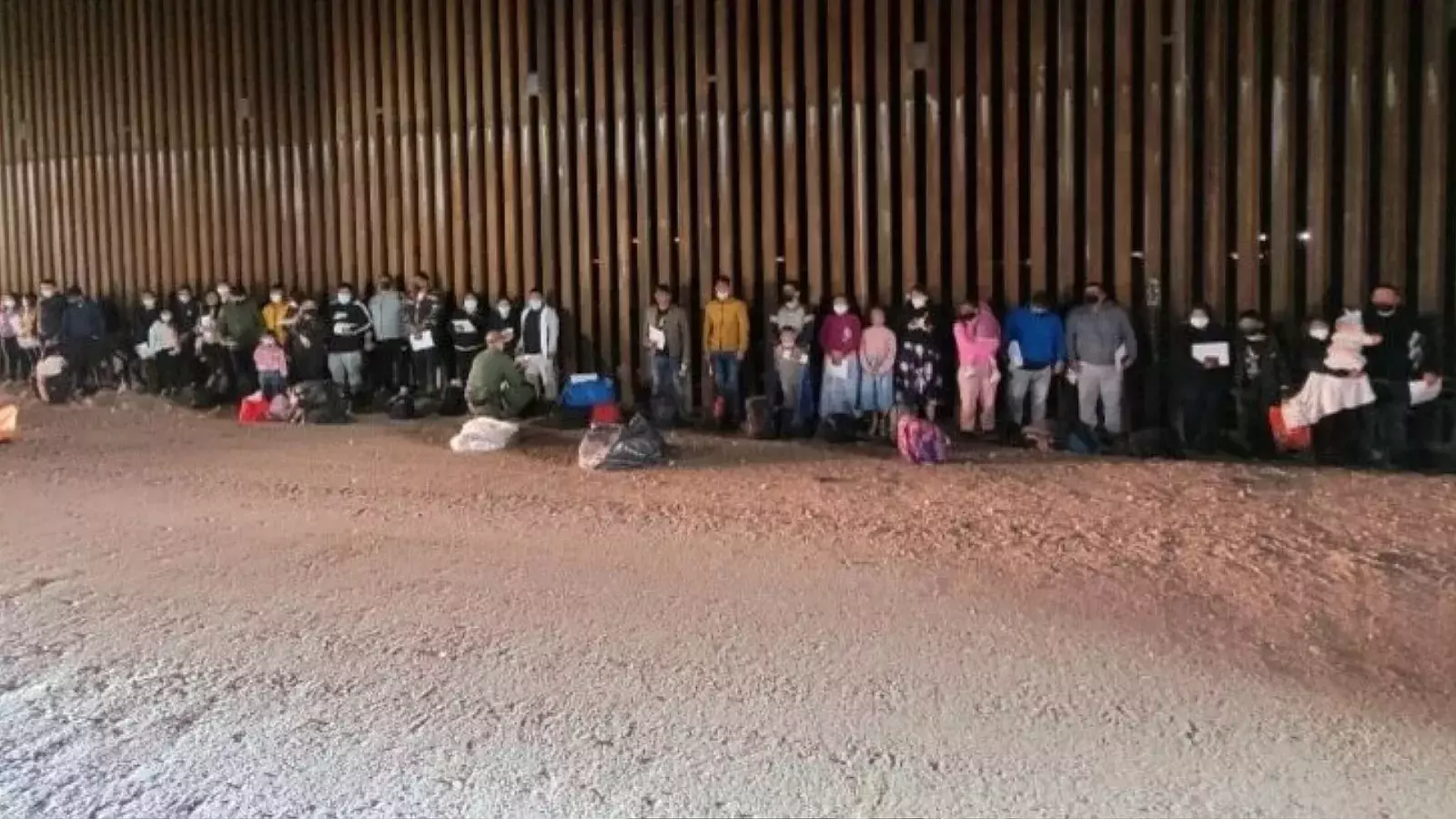 Migrantes en la frontera sur de EE.UU