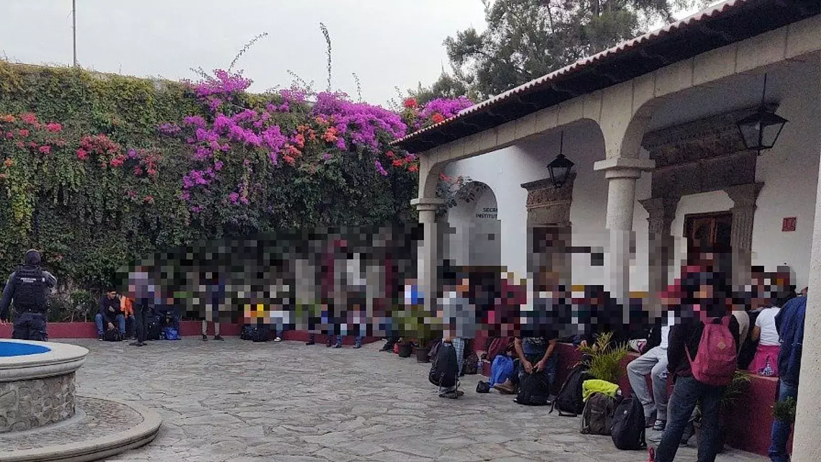 Agentes del Instituto Nacional de Migración (INM) de México detuvieron a varios migrantes cubanos en condición irregular en el municipio Xaltocan