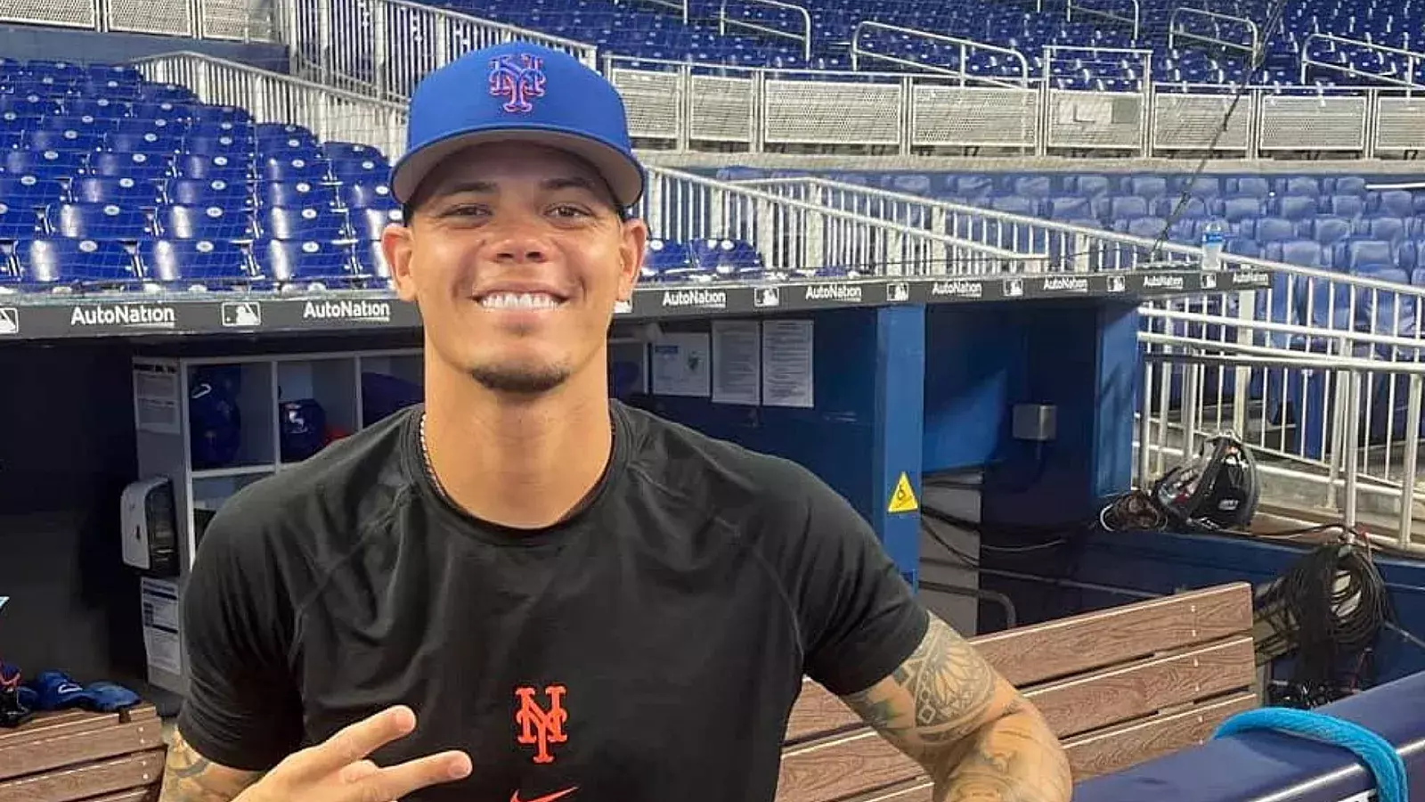 Lanzador cubano Yoan López se va a Japón