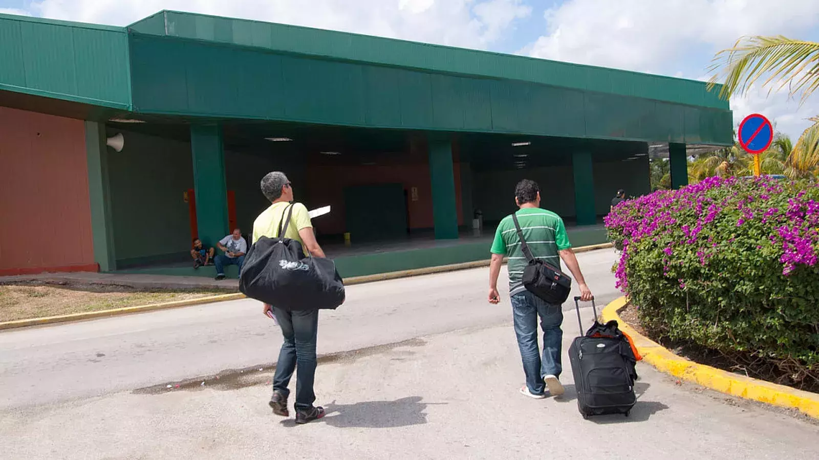 Cubanos en Aeropuerto