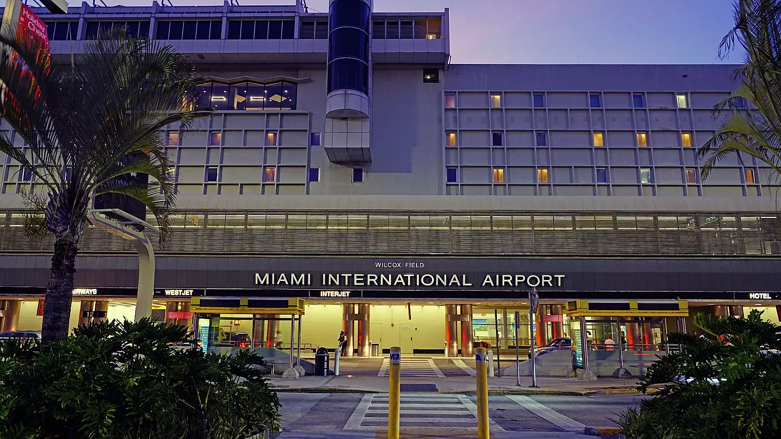 Aeropuerto de Miami investiga dos paquetes sospechosos