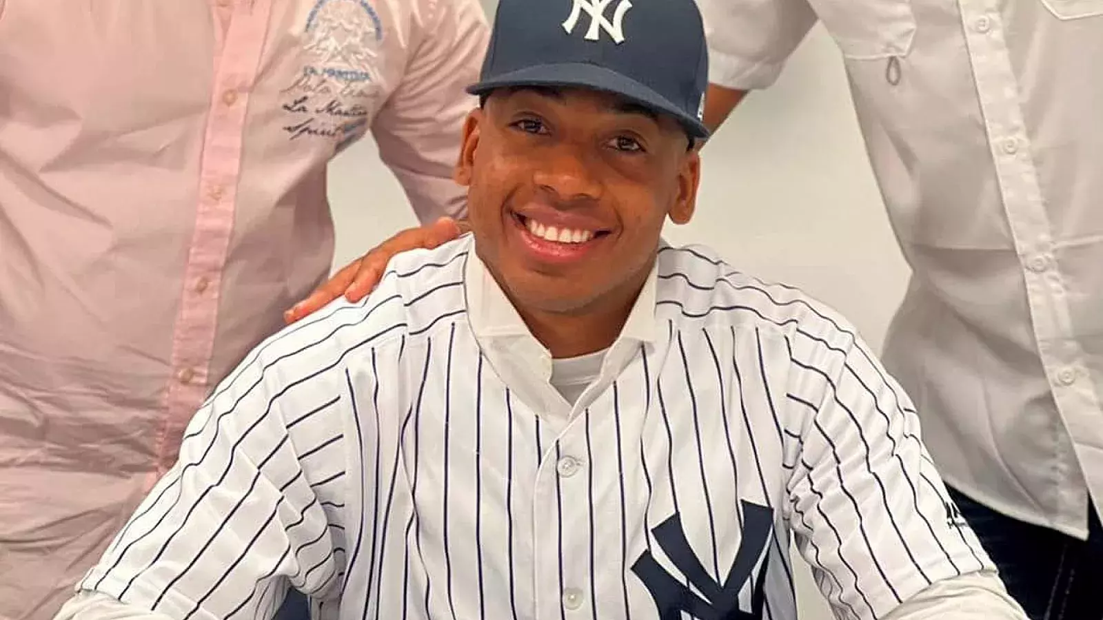 Brandon Mayea firma por 4,35 millones por los Yankees en MLB