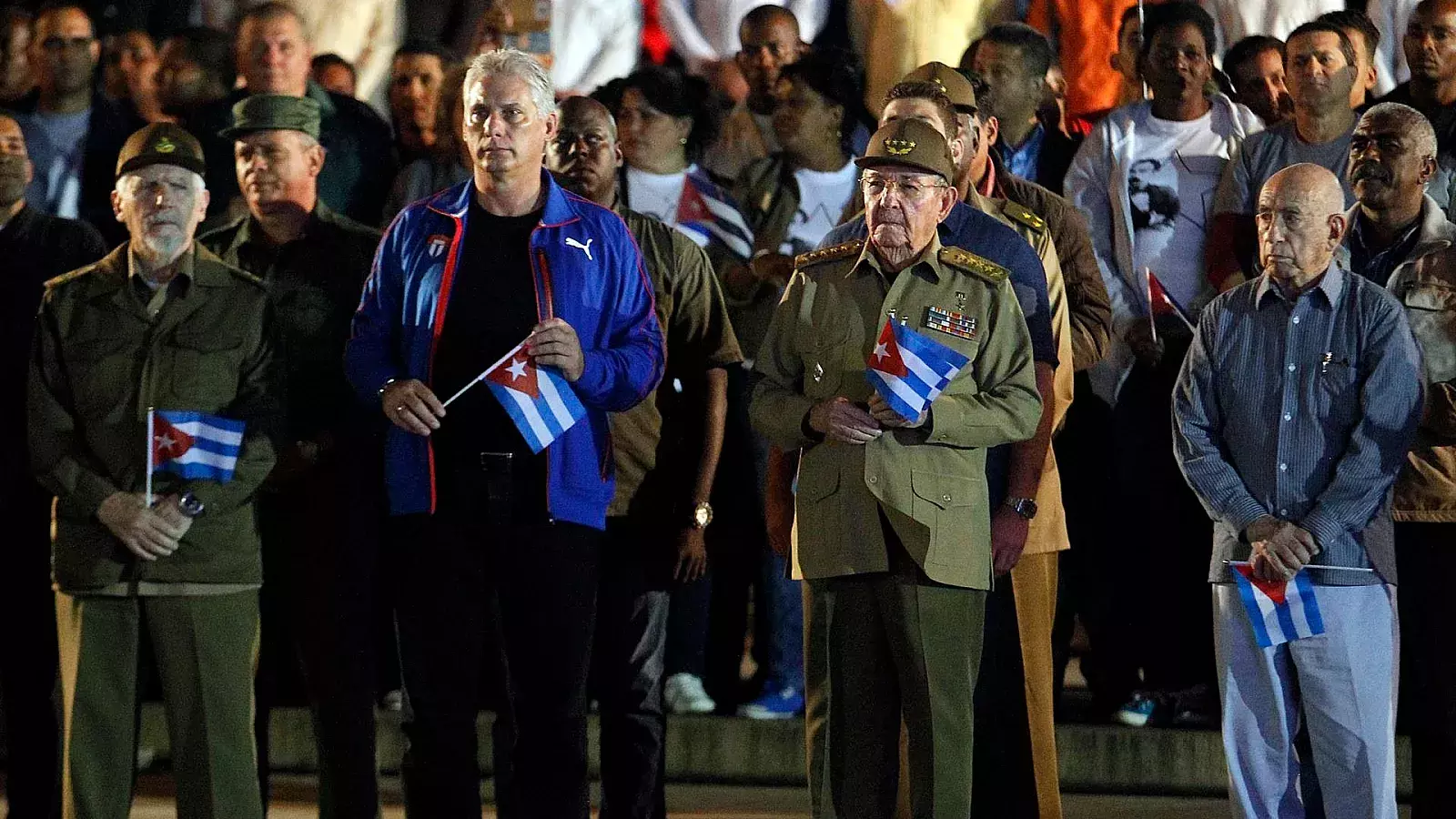 Raúl Castro (2d), Díaz-Canel (2i), Machado Ventura (d) y Ramiro Valdés (i) en un acto en 2018