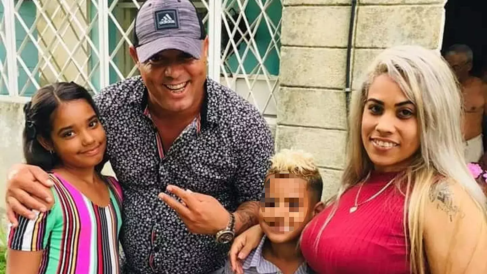 Preso político Maikel Puig junto a su familia