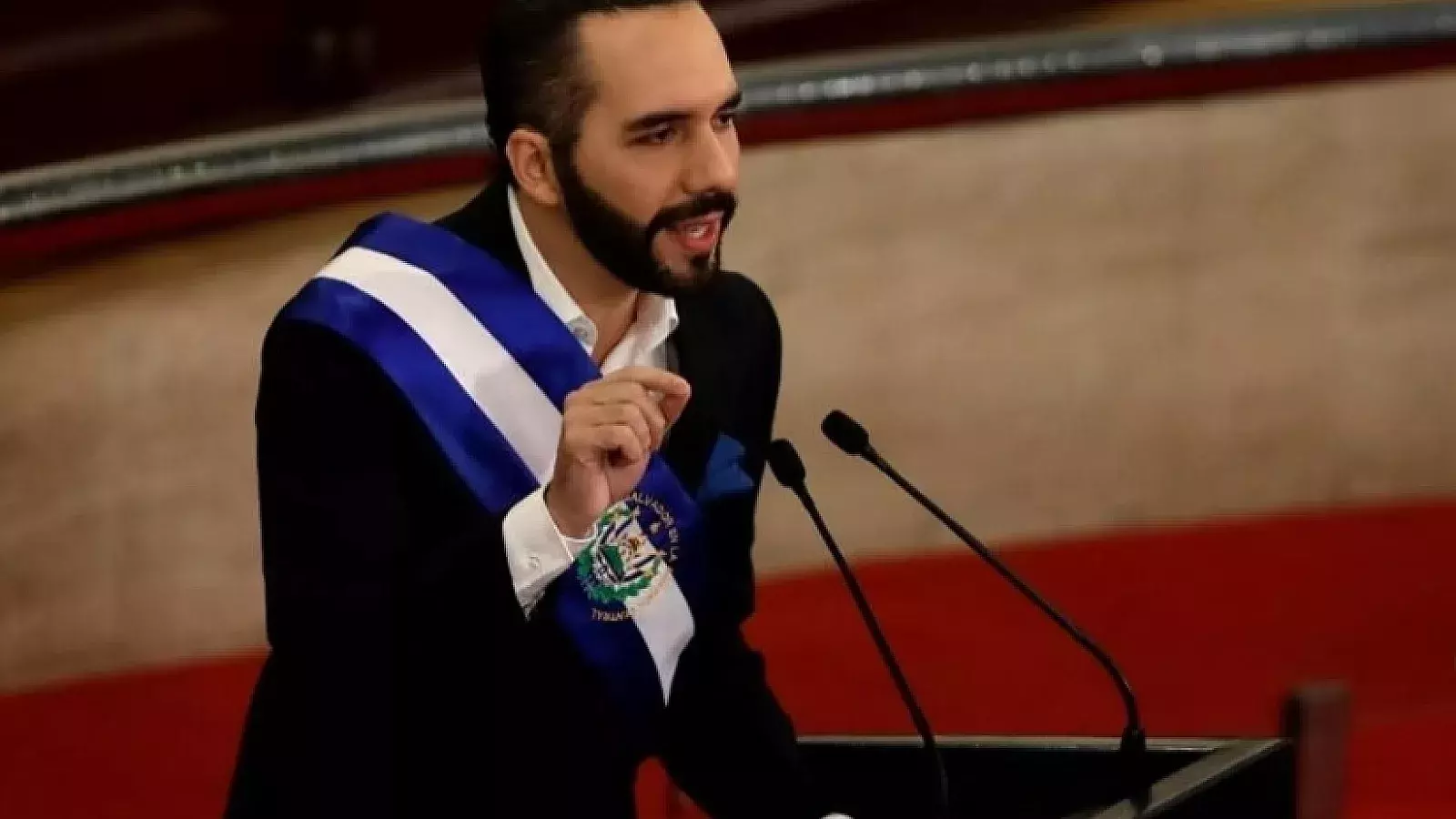 Presidente salvadoreño Nayib Bukele tiene una aprobación de 91 %, según periódico