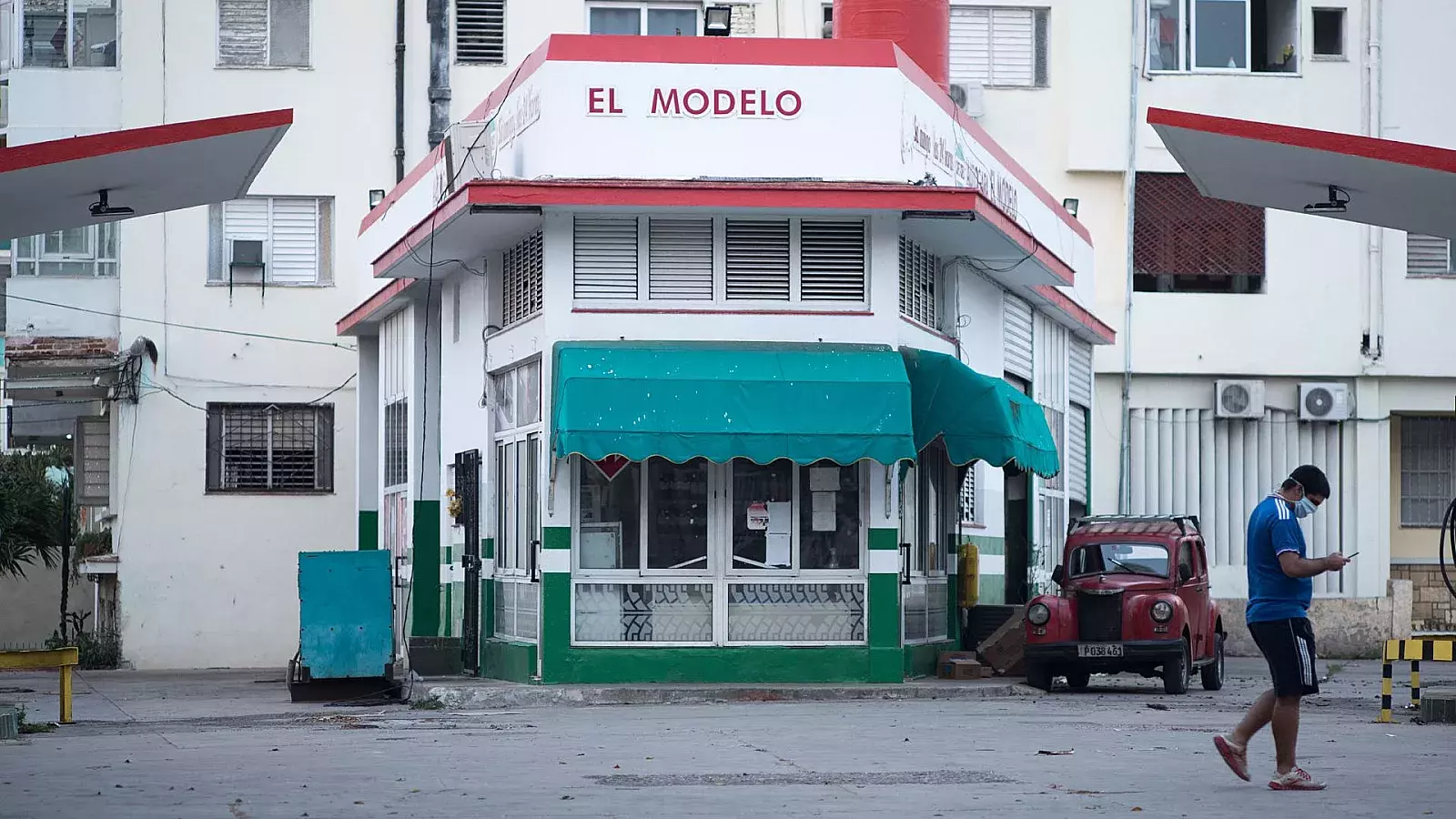 Gasolinera en La Habana.