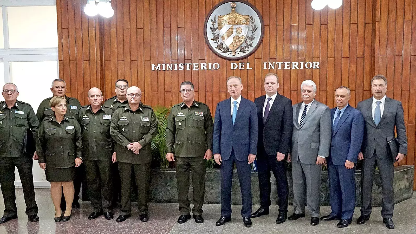 Militares cubanos y rusos en La Habana