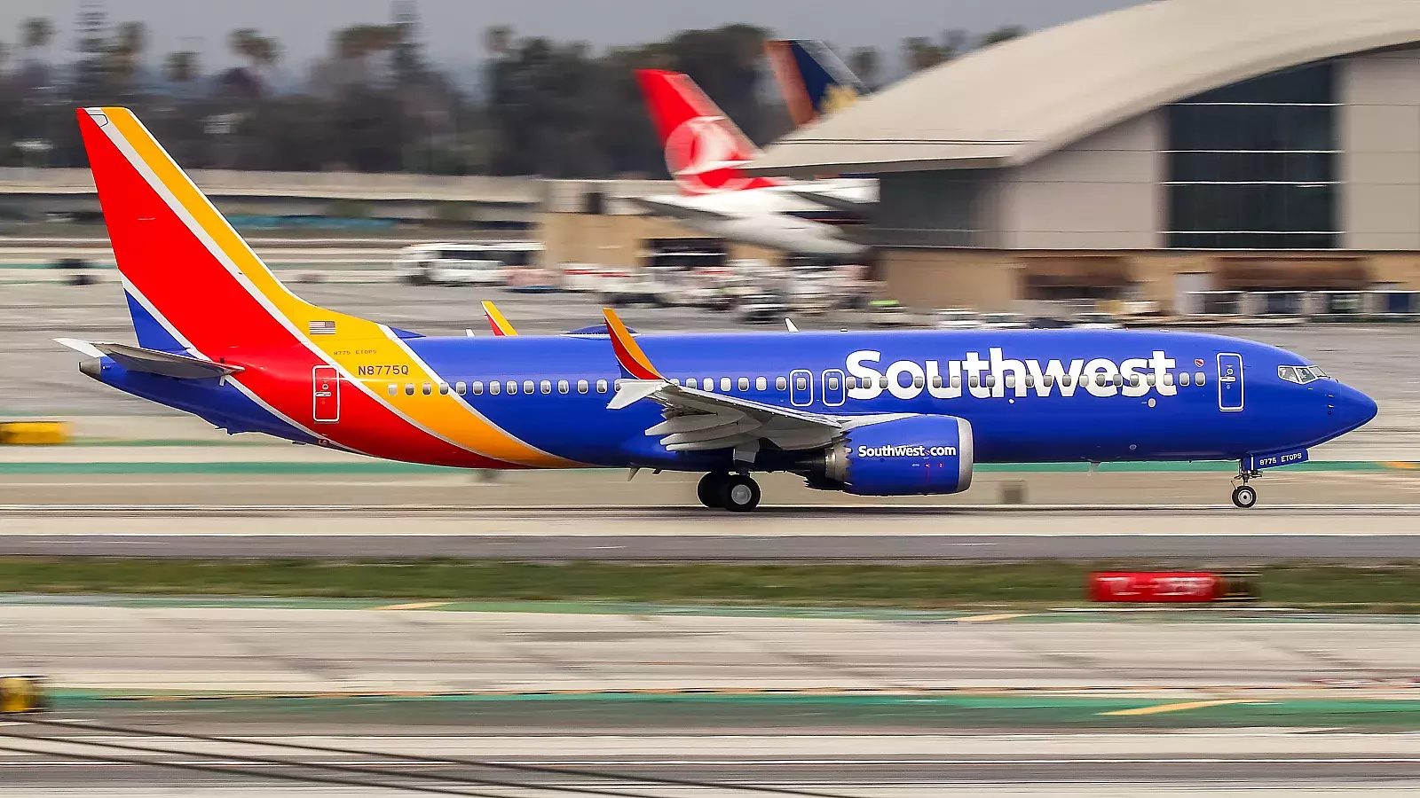 VIDEO: Vuelo de Southwest Airlines aterriza de emergencia en Cuba tras chocar con pájaro