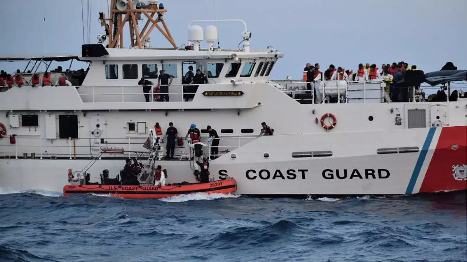 Guardia Costera de EE. UU. traslada a balseros cubanos