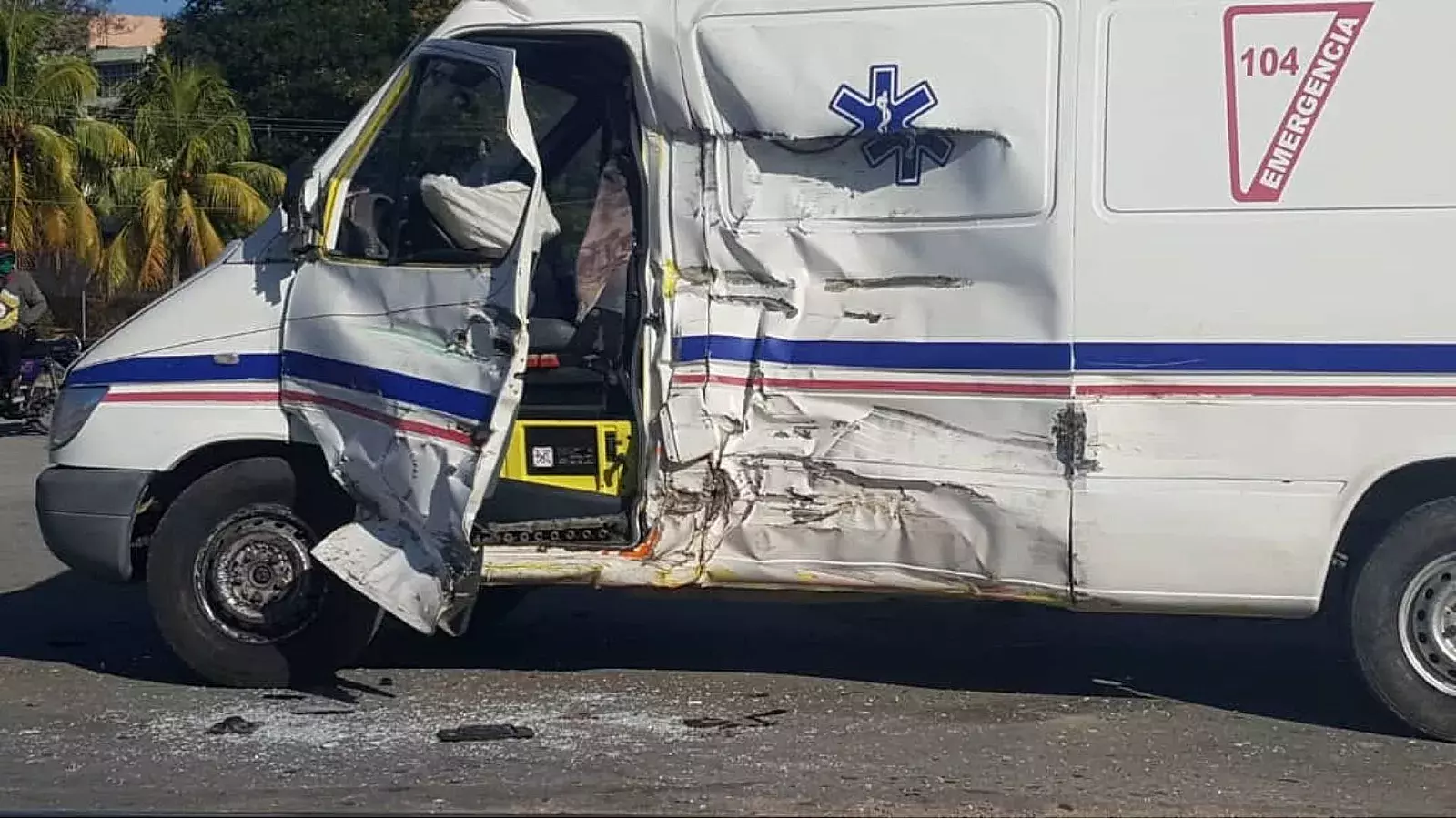 Ambulancia tras choque con tren en Guantánamo, Cuba