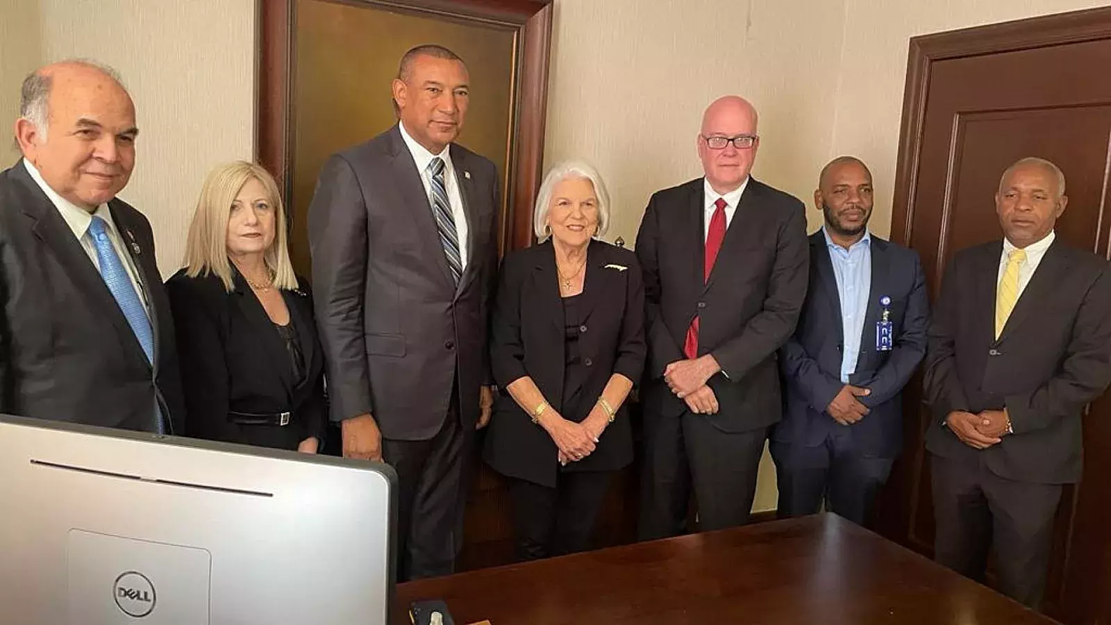 Senadores dominicanos reciben a la delegación de la Asamblea de la Resistencia Cubana (ARC)