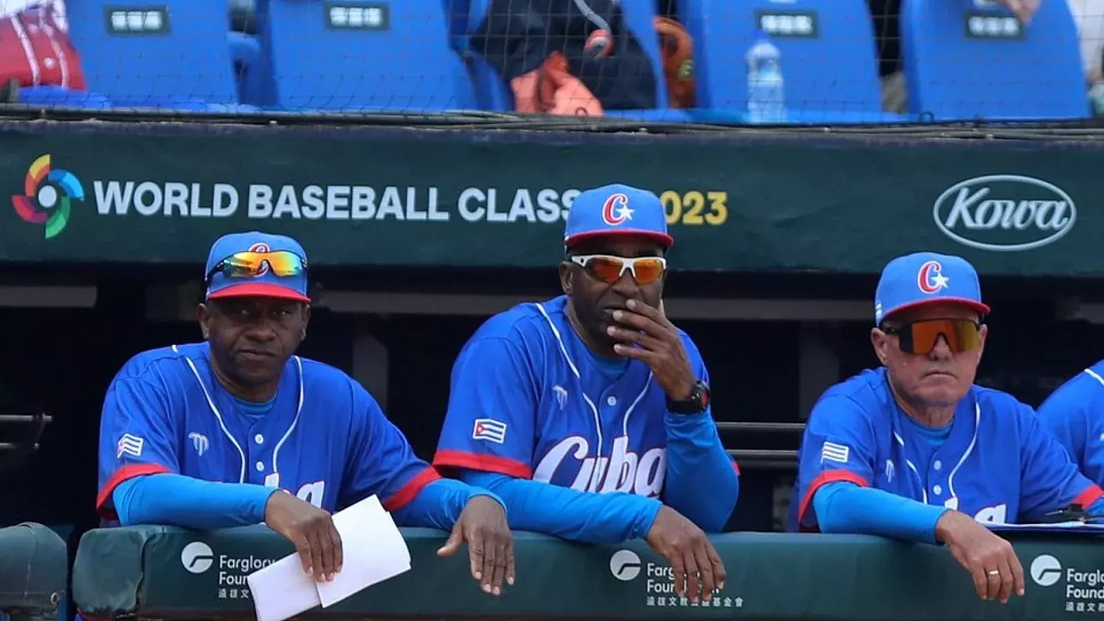 Armando Jhonson, al centro,  manager de Cuba al V Clásico Mundial