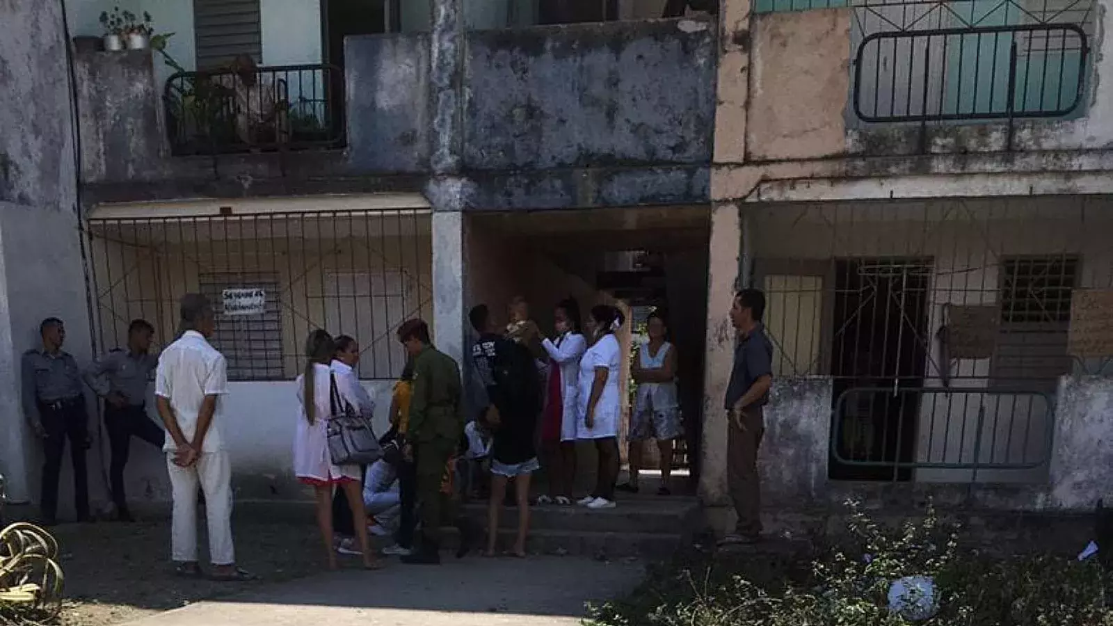 Niños permanecieron solos por más de un día