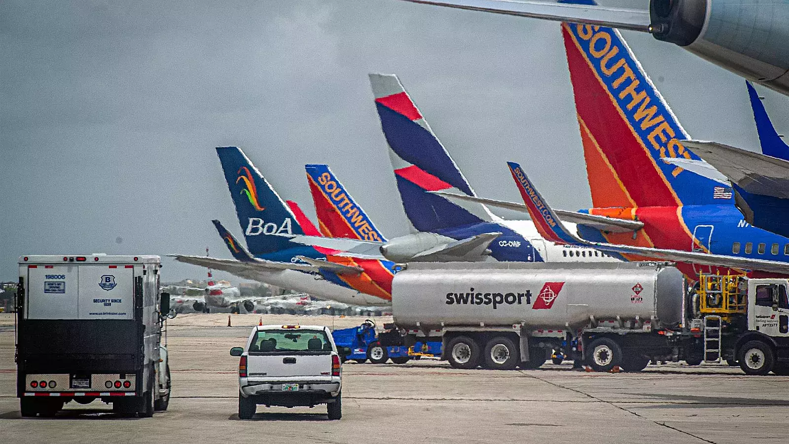 Los aeropuertos de Fort Lauderdale y Miami suspenden temporalmente sus vuelos debido al mal tiempo